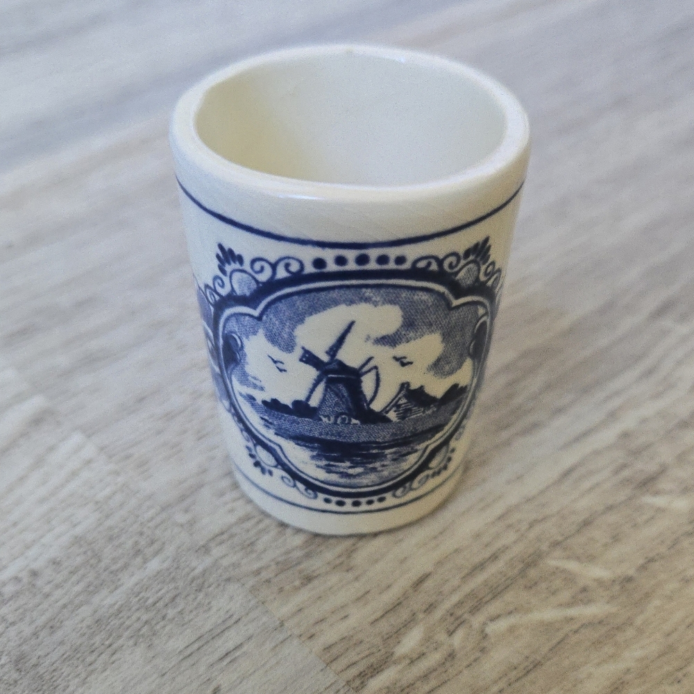 ( Delft ) Souvenir Ceramic Shot Glass